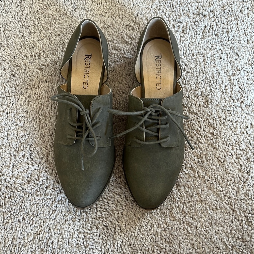 Restricted dress shoe size 8.5